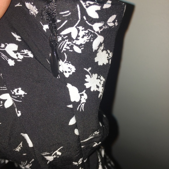 garage floral ruffle wrap romper - Picture 7 of 9